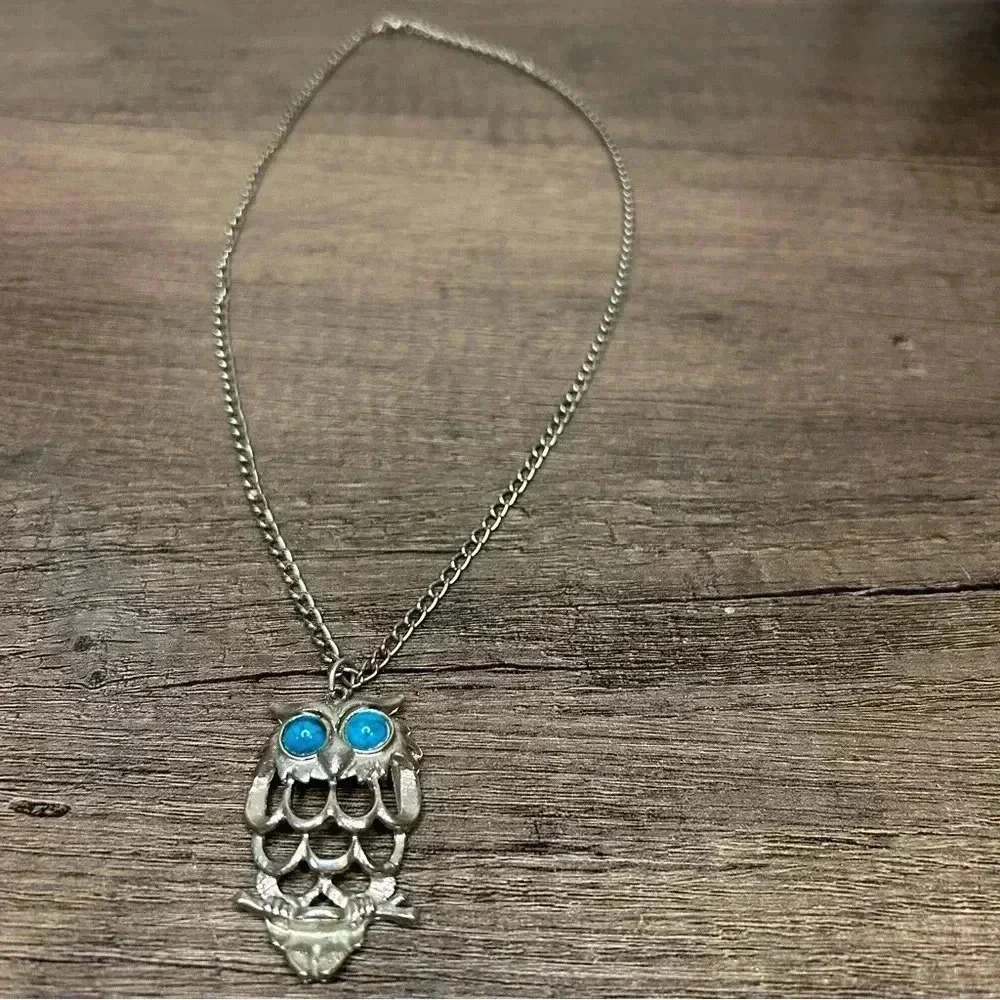 Vintage Silver Tone Chain Necklace Large Owl with Faux Teal Stone Eyes Pendant